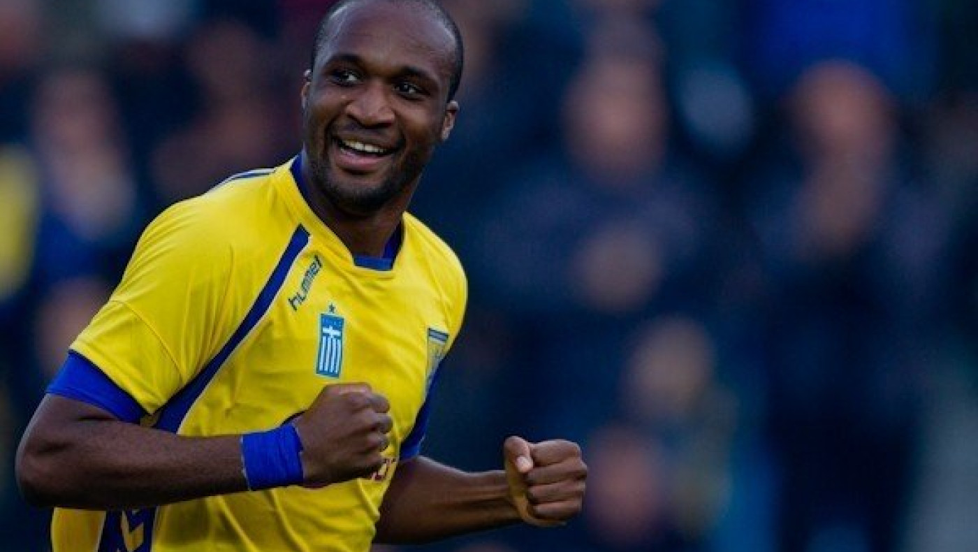 Ο Εντζενγκουέλε την είδε... Βέρτης με φανέλα L.A Lakers (video)