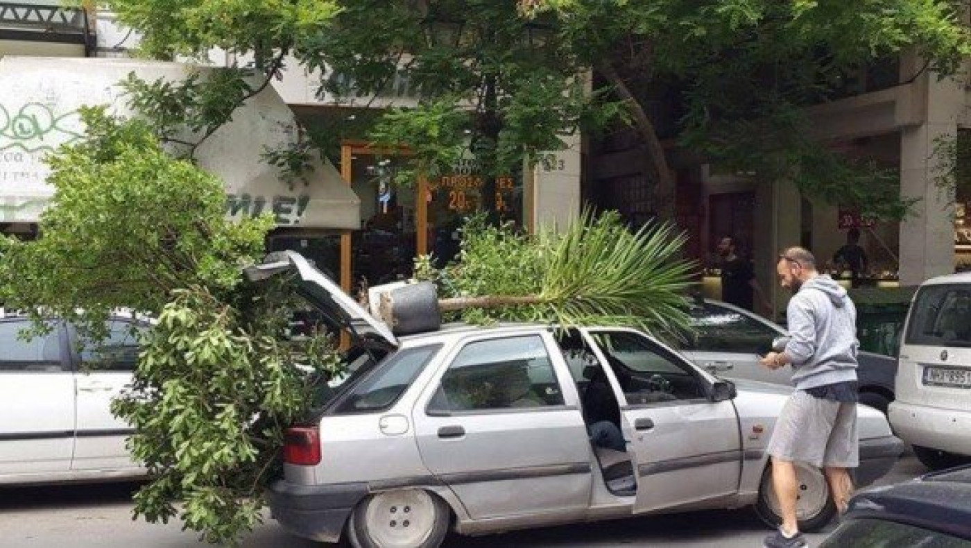 Θεσσαλονίκη: Κυκλοφορούσε έτσι με το αμάξι του (pic)