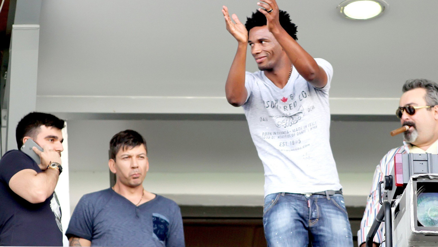 Αν δεν μείνουν πίσω οι σαχλαμάρες  μεγάλη ομάδα δεν θα γίνει ποτέ...