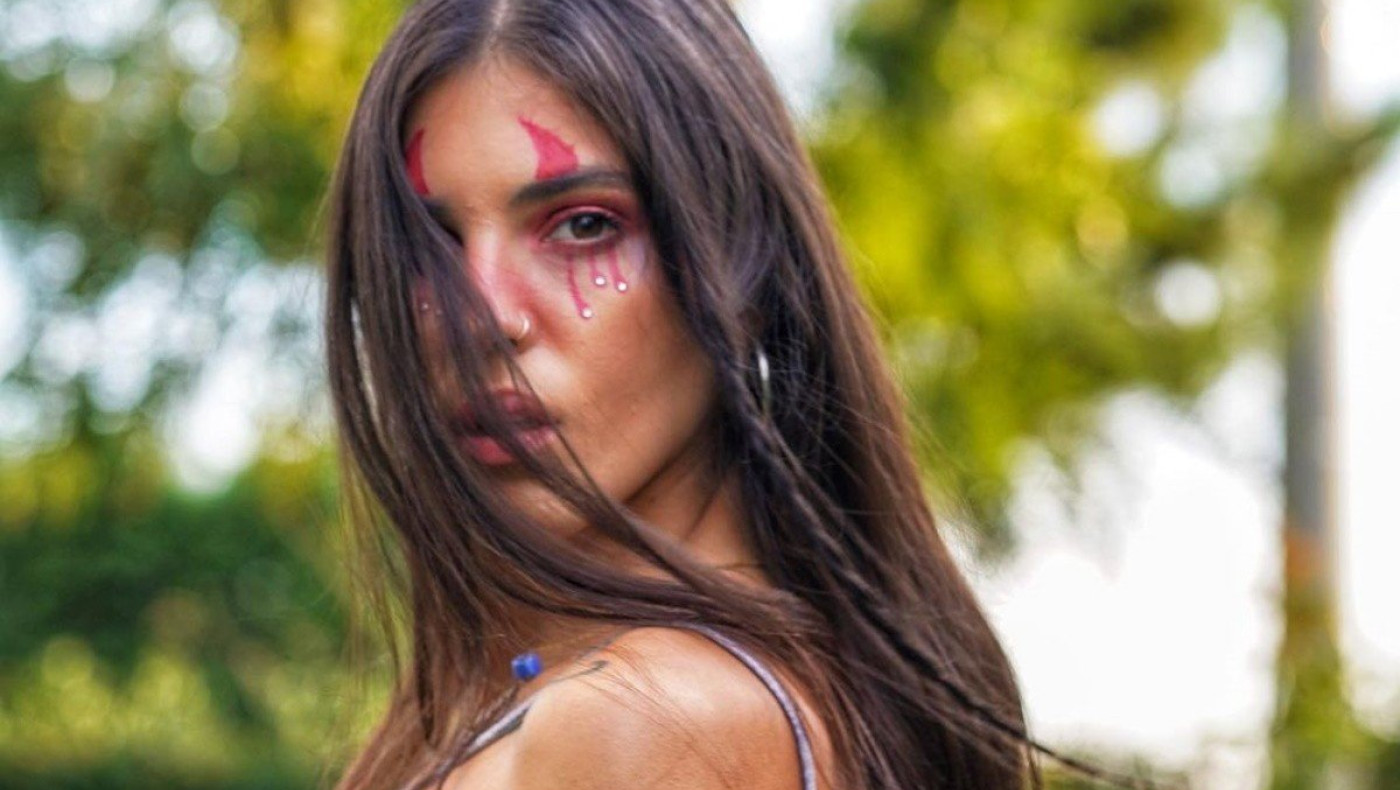 Ποζάρει ολόγυμνη η Άννα Μαρία Βέλλη και ζητάει... likes!