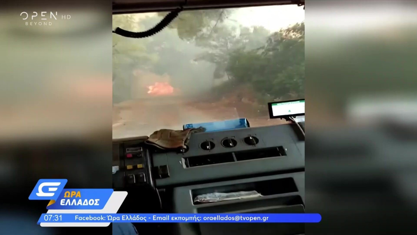 Φωτιά στη Βαρυμπόμπη: Συγκλονιστικές εικόνες μέσα από όχημα της πυροσβεστικής