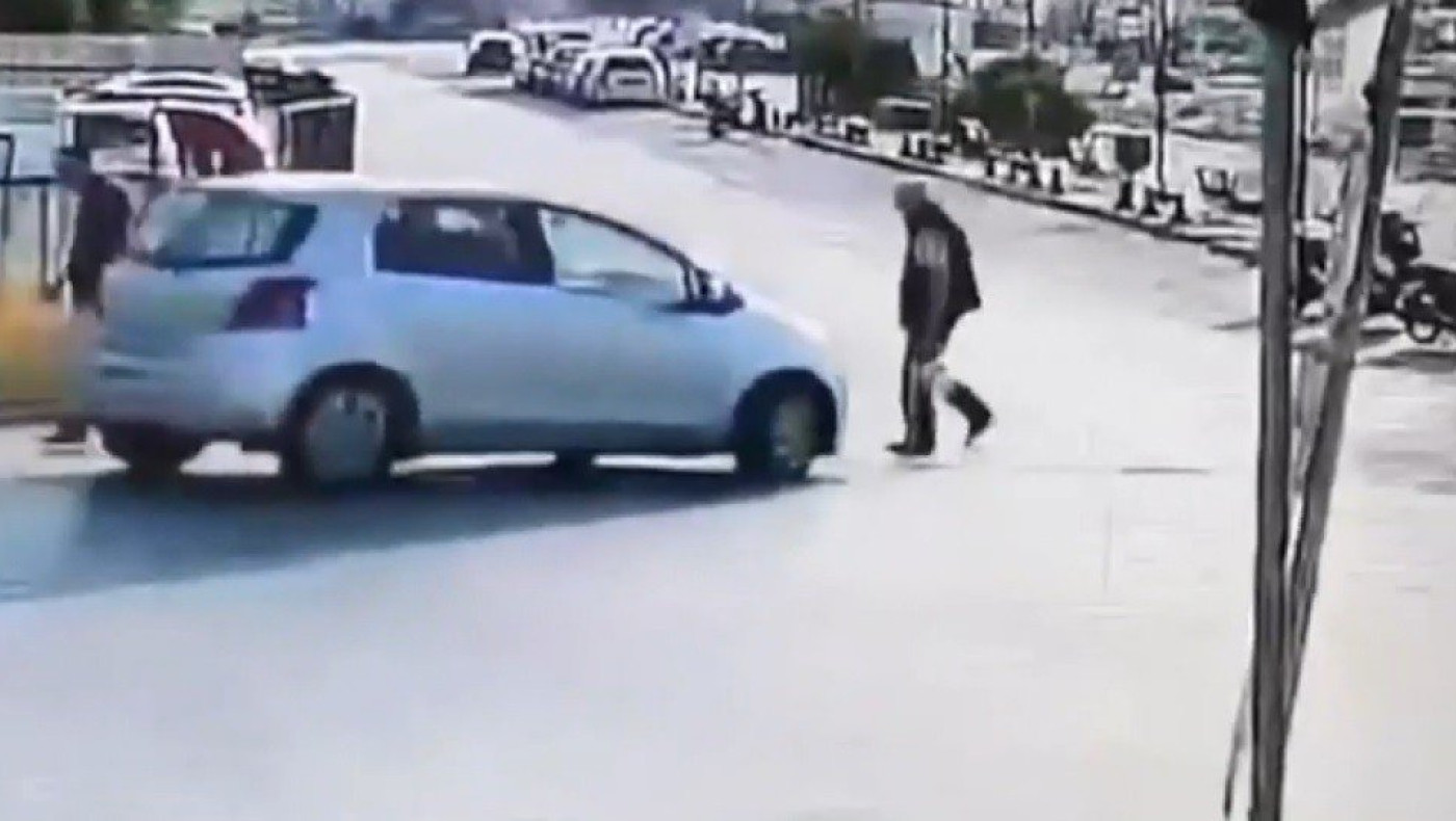 ΣΟΚ: Αυτοκίνητο πέφτει πάνω σε πεζό στο λιμάνι της Αλεξανδρούπολης