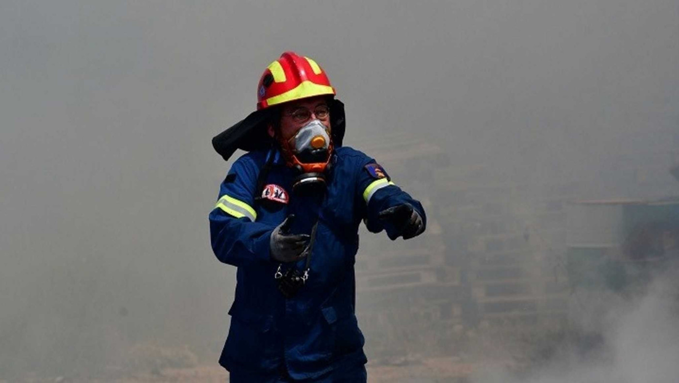 Τραυματίστηκε σοβαρά πυροσβέστης στην Πάρνηθα – Σπεύδει ελικόπτερο