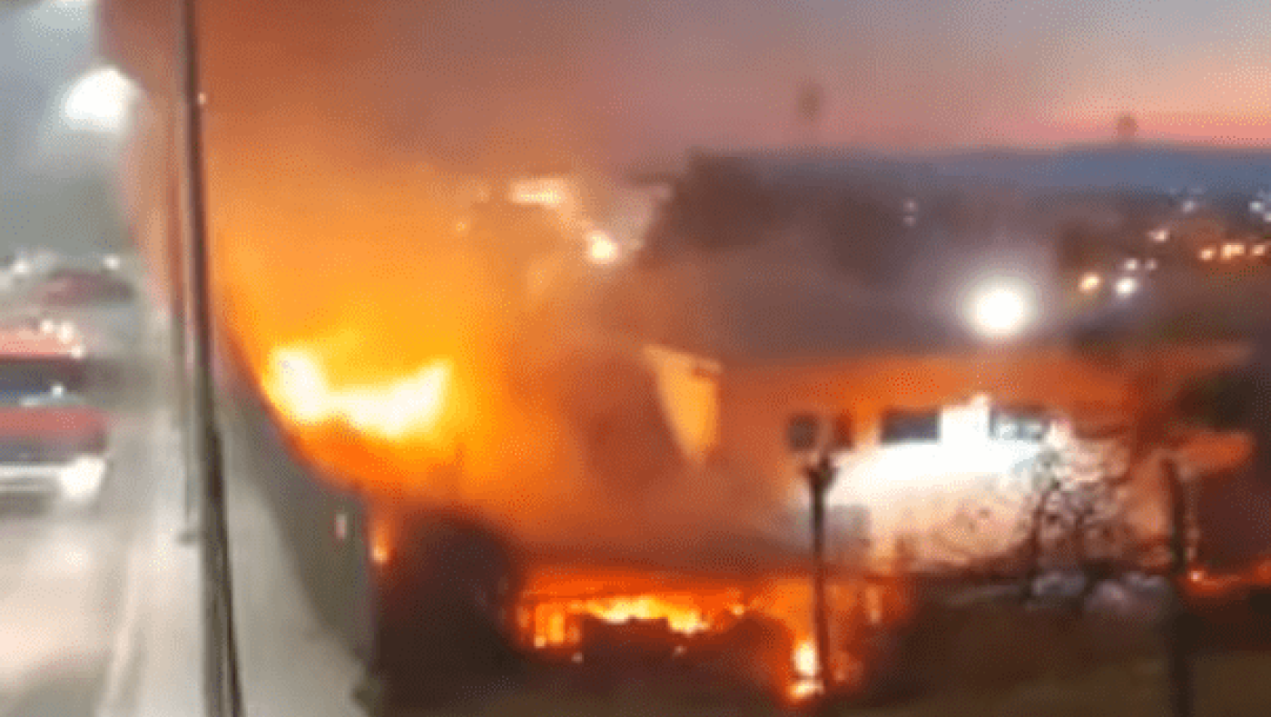 Στις φλόγες βαρέα οχήματα του δήμου Νέαπολης – Συκεών