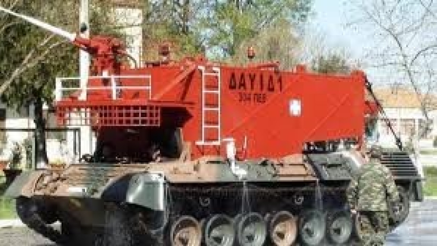 Τα ελληνικά πυροσβεστικά τανκς μπαίνουν στις φωτιές