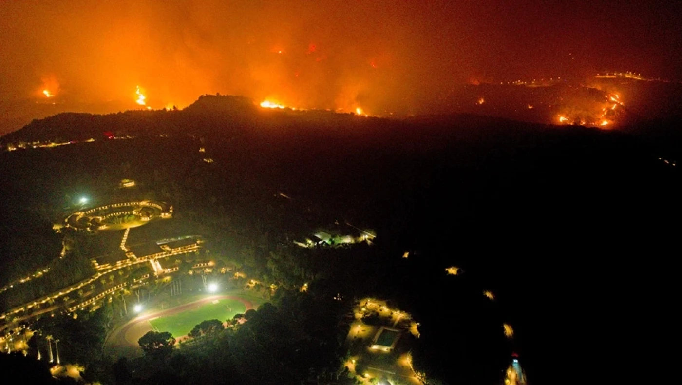 Αρχαία Ολυμπία: Οι φλόγες κοντά στον αρχαιολογικό χώρο - Συγκλονιστικές εικόνες από drone