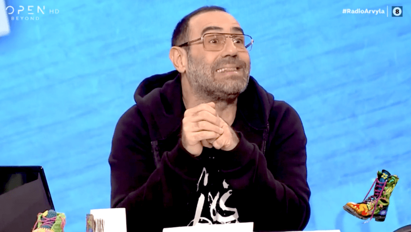 Απίστευτη γκάφα του Αντώνη Κανάκη με τον... παππού Λευτέρη Πανταζή!