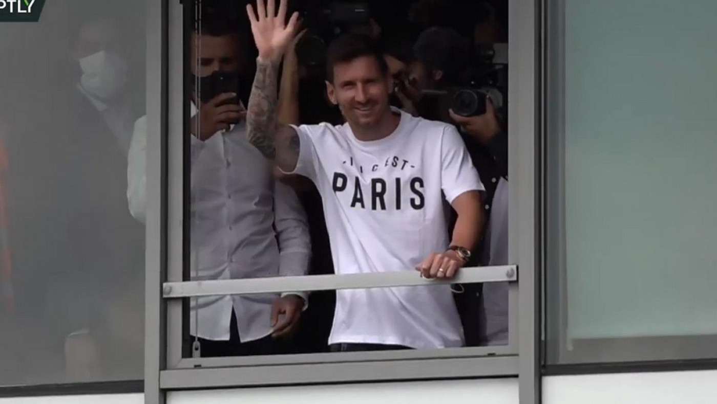 Μέσι: Έφτασε στο Παρίσι και προκάλεσε ντελίριο ενθουσιασμού