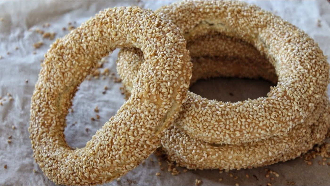 «Αλμυρό» το κουλούρι Θεσσαλονίκης: Έφτασε να πωλείται έως και 1 ευρώ