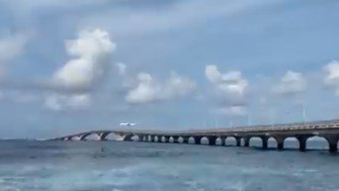 Αεροπλάνο παραλίγο να... βρει λίγο πριν την προσγείωση