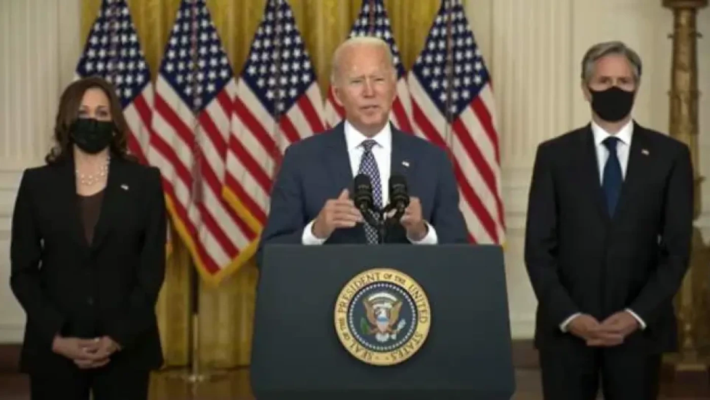 Μπάιντεν: «Είμαστε σε επαφή με τους Ταλιμπάν, θα υπάρξει απάντηση σε περίπτωση επίθεσης»