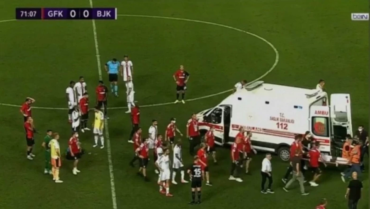 Κατέρρευσε στο γήπεδο ο Φαμπρίς Ν' Σακαλά της Μπεσίκτας