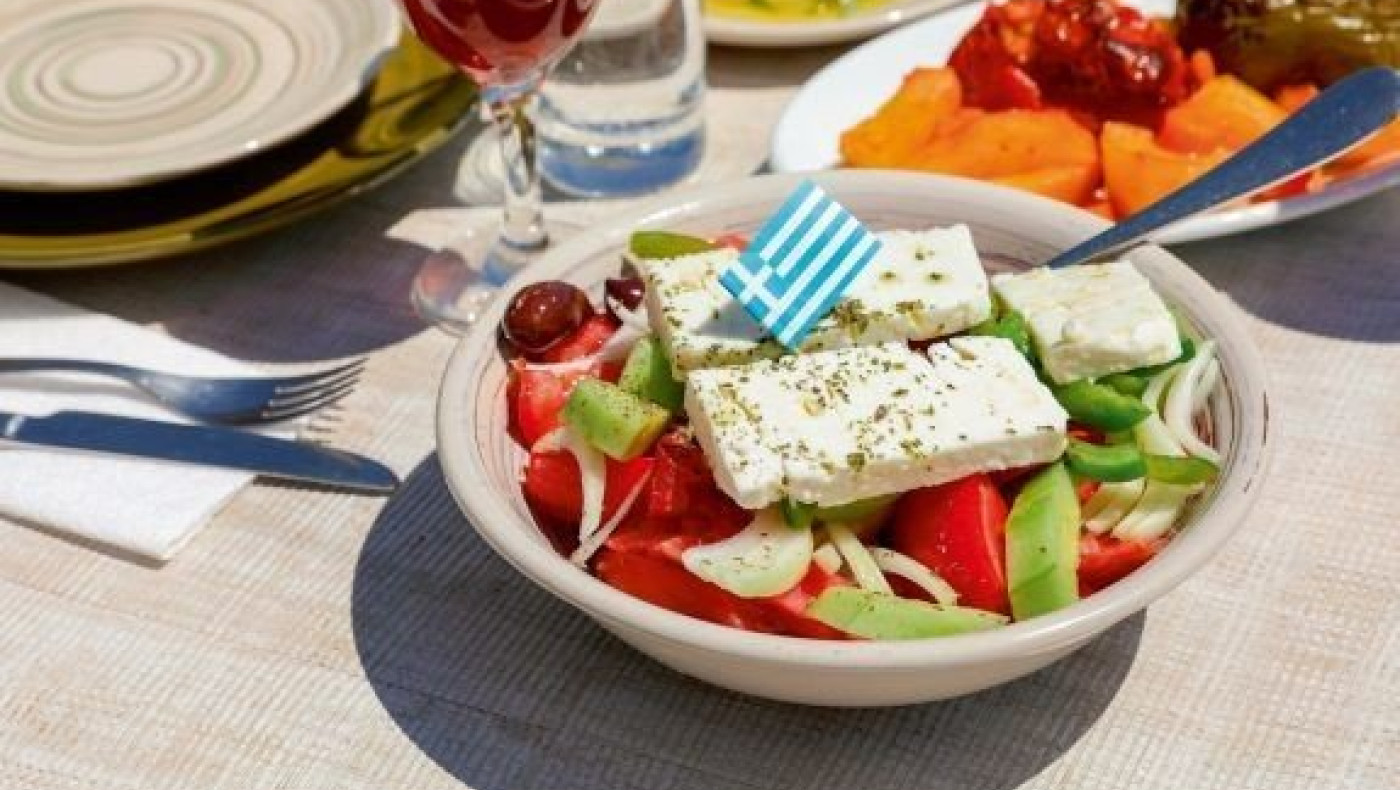 Φαγητό στις διακοπές: πώς να αποφύγετε τις κακοτοπιές