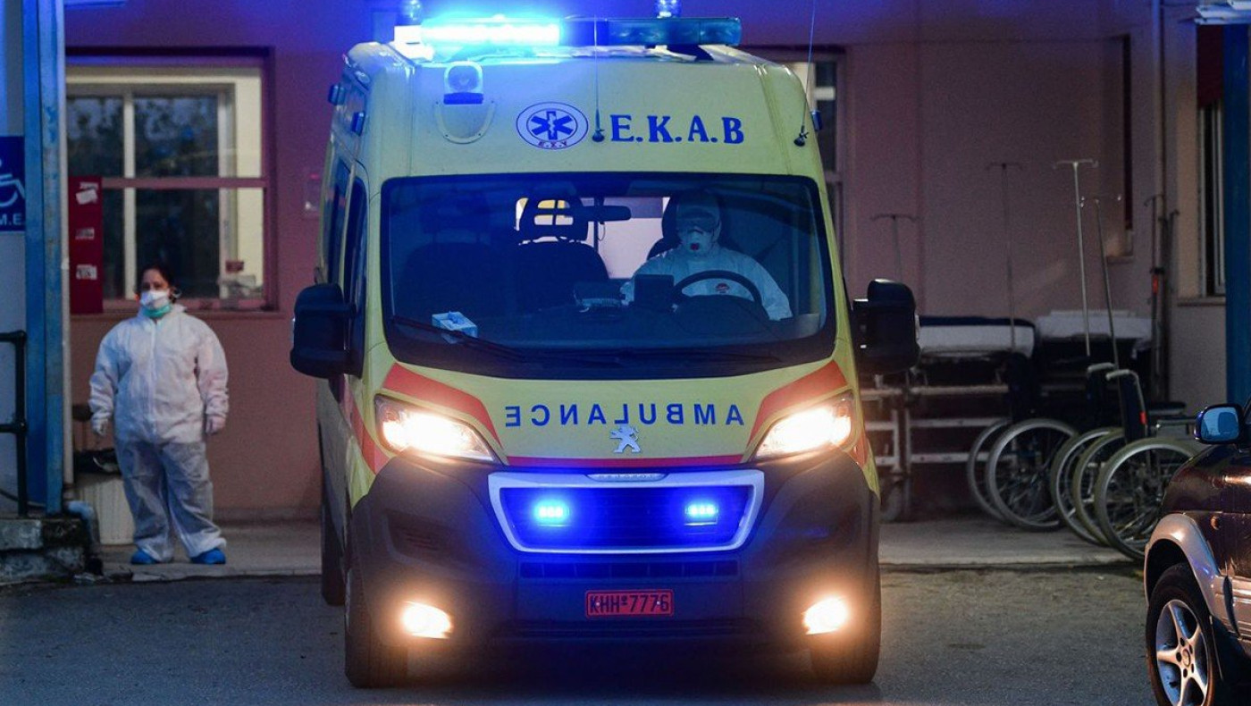 Θεσσαλονίκη: Σε κολώνα έπεσε ΙΧ με 6 νεαρούς