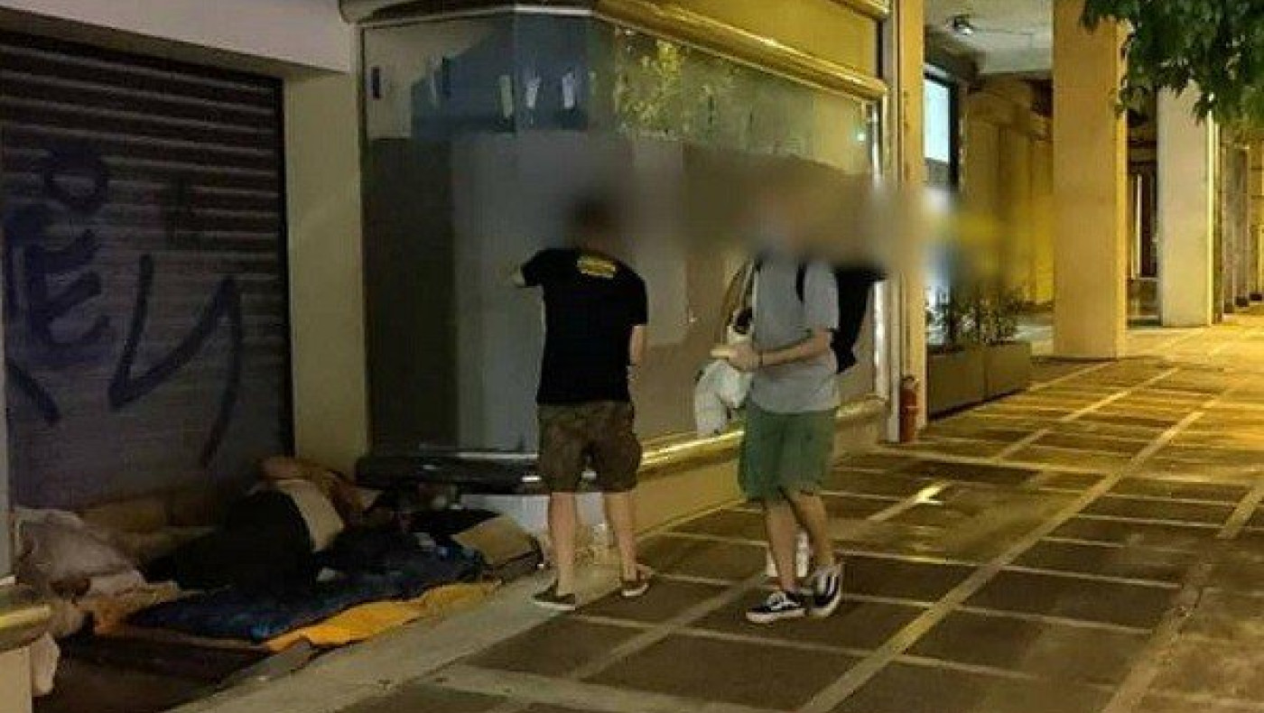 Οπαδοί του Άρη: Μοιράζουν φαγητό σε αστέγους στην Αθήνα!