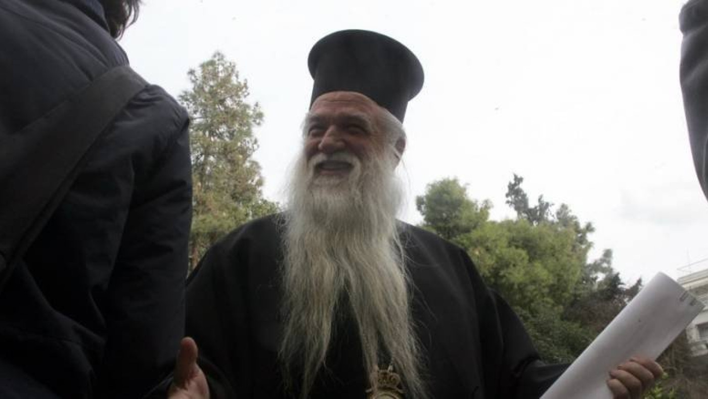 Αμβρόσιος για κορωνοϊό: Ψέκαζε με αγιασμό και προκάλεσε χαμό