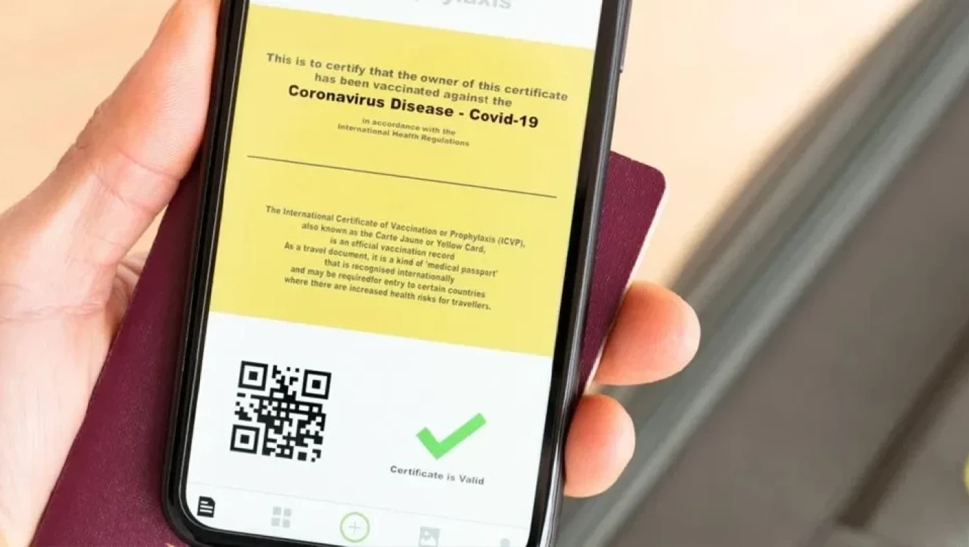 Γαλλία: Επέκταση του υποχρεωτικού εμβολισμού σε υπαλλήλους εστίασης, ψυχαγωγίας και μέσων μεταφοράς