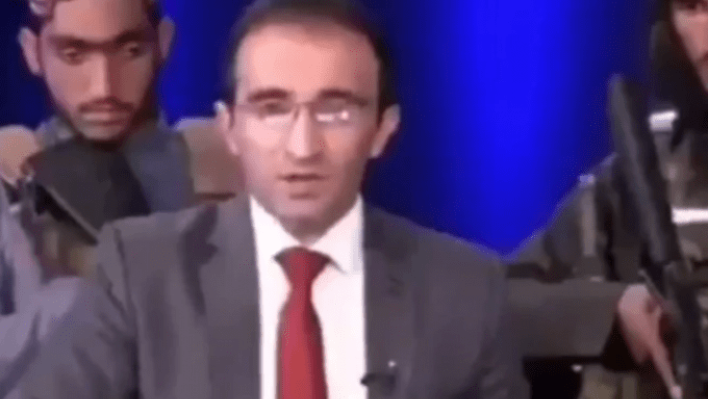 Αφγανιστάν: Παρουσιαστής με οκτώ ένοπλους Ταλιμπάν γύρω του!