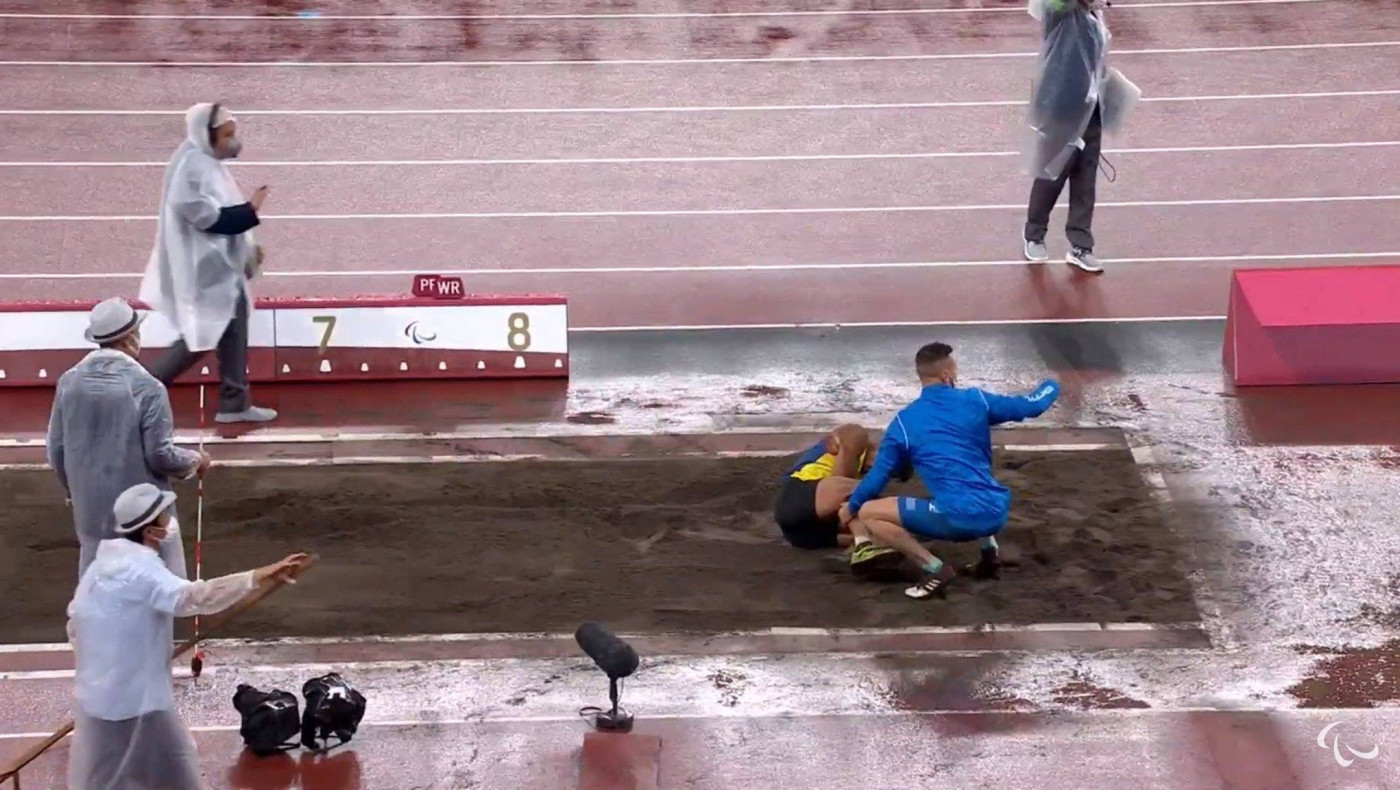 Παραολυμπιακοί Αγώνες: Ο «ασημένιος» Προδρόμου έτρεξε να βοηθήσει τον «χρυσό» συναθλητή του