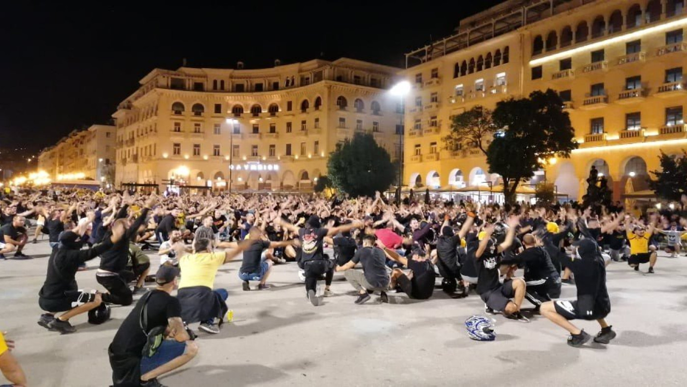 Κιτρινόμαυρο ποτάμι οργής: Πορεία στο κέντρο της Θεσσαλονίκης από τους οπαδούς του Αρη