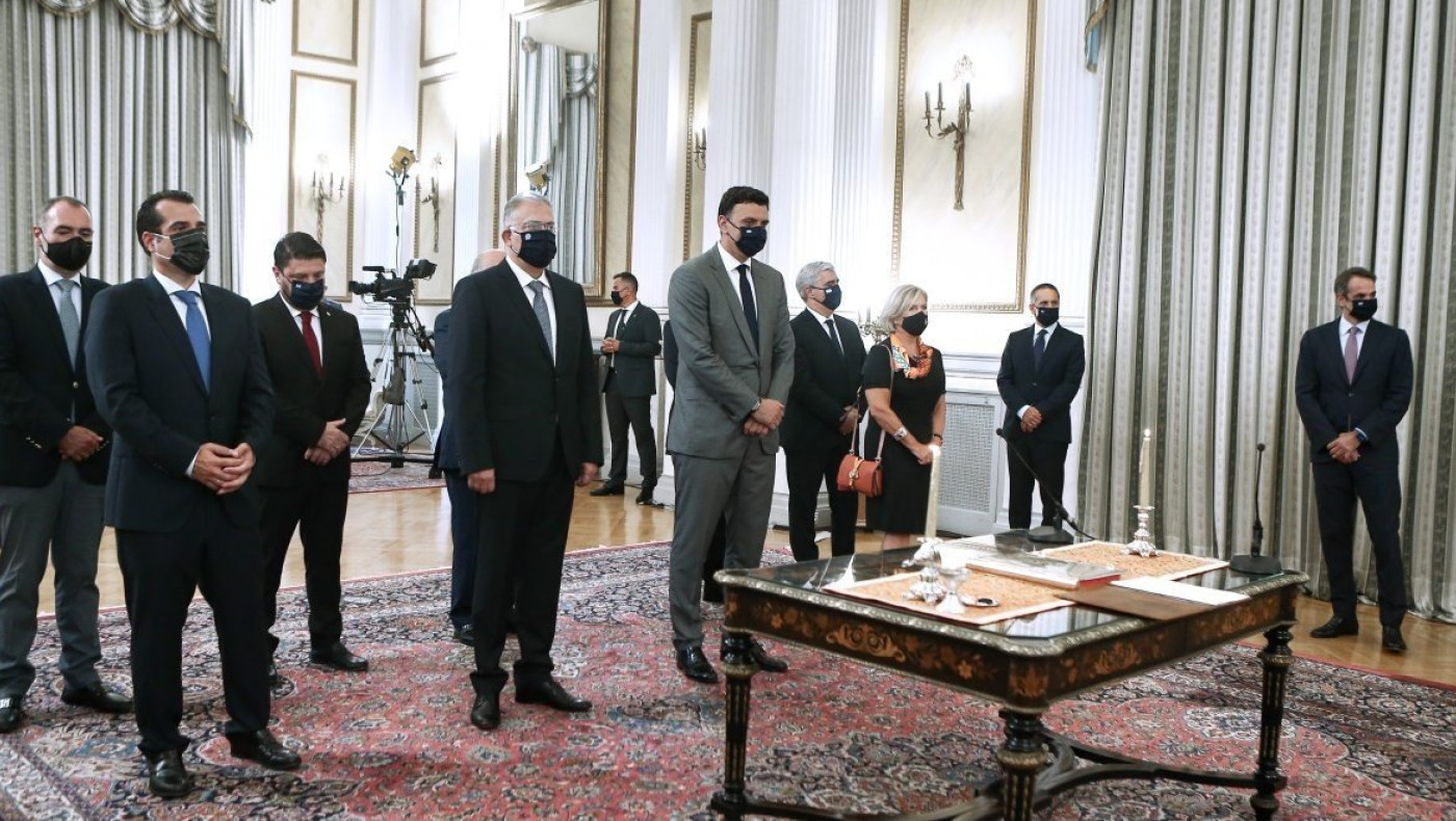 Ανασχηματισμός: Η γκρίνια των βουλευτών, η χαμένη επικοινωνιακή μάχη και τα αντιφατικά μηνύματα