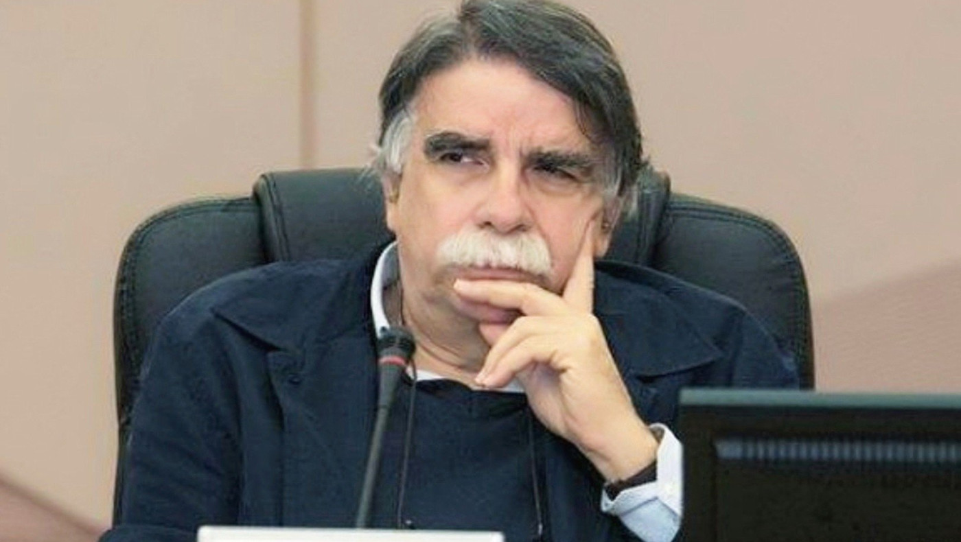 Βατόπουλος: «Θα φοράμε μάσκα και θα έχουμε μέτρα για χρόνια»