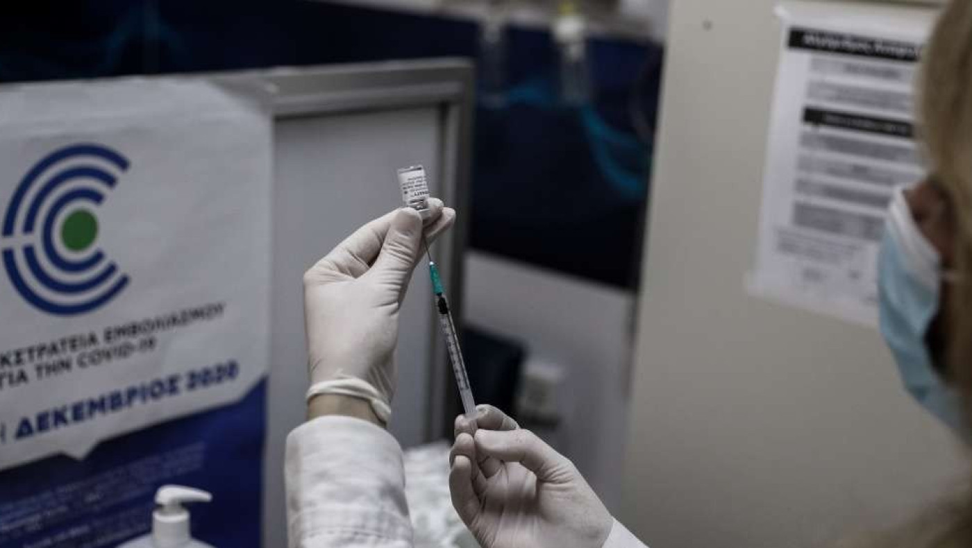 Αντιεμβολιάστρια: «Ψάχνω λαμόγιο γιατρό για να βγάλω πλαστό πιστοποιητικό εμβολιασμού»