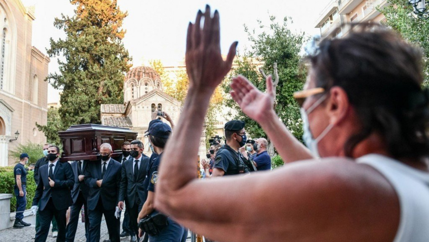 Μίκης Θεοδωράκης – Κοσμοσυρροή και συγκίνηση πριν το τελευταίο «αντίο»