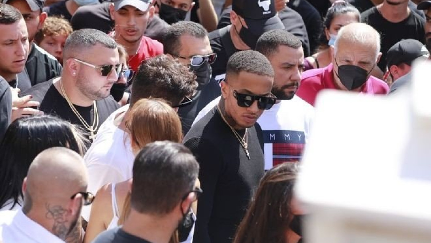 Mad Clip: Πλήθος κόσμου στην κηδεία του γνωστού τράπερ - Θλίψη και συγκίνηση