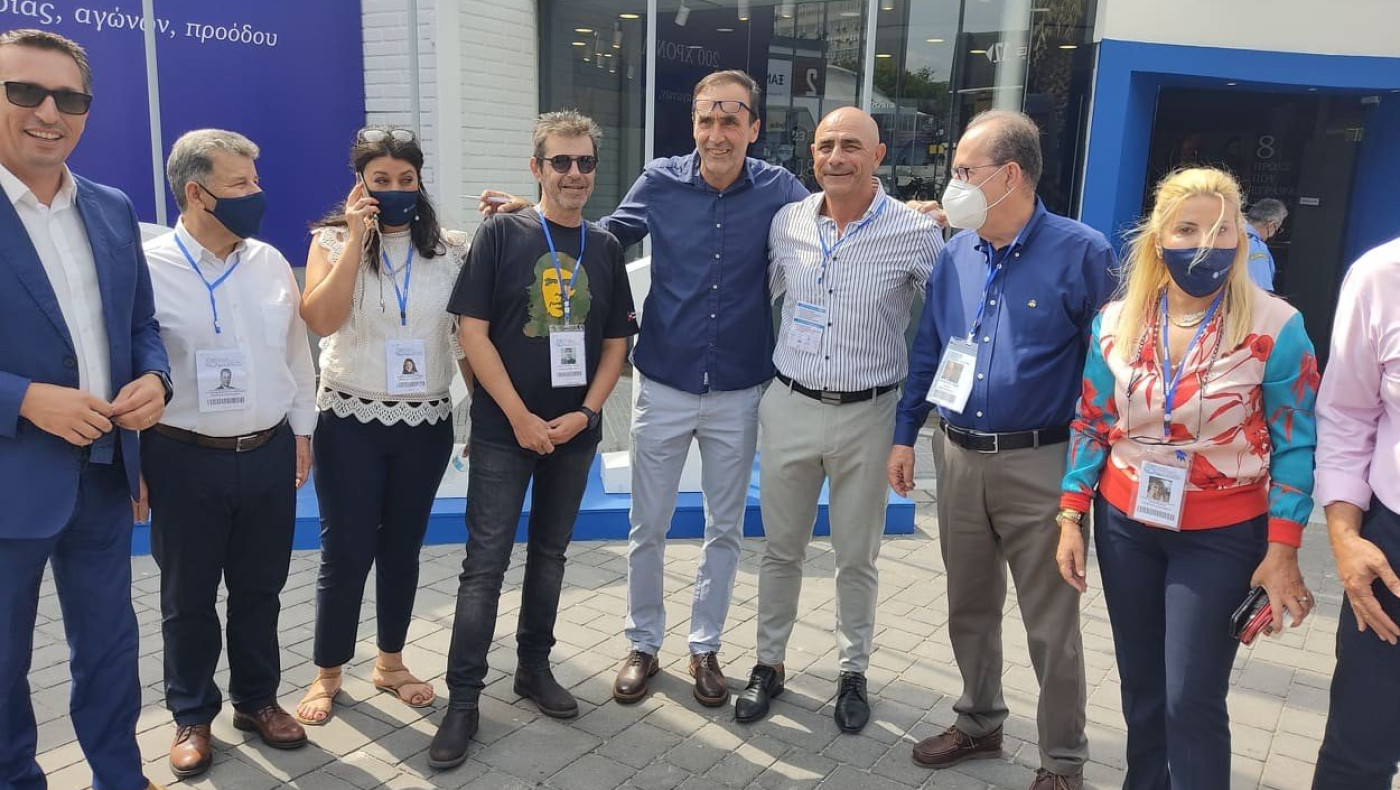 Χρώμα ΠΑΟΚ στο περίπτερο της Περιφέρειας Πελοποννήσου