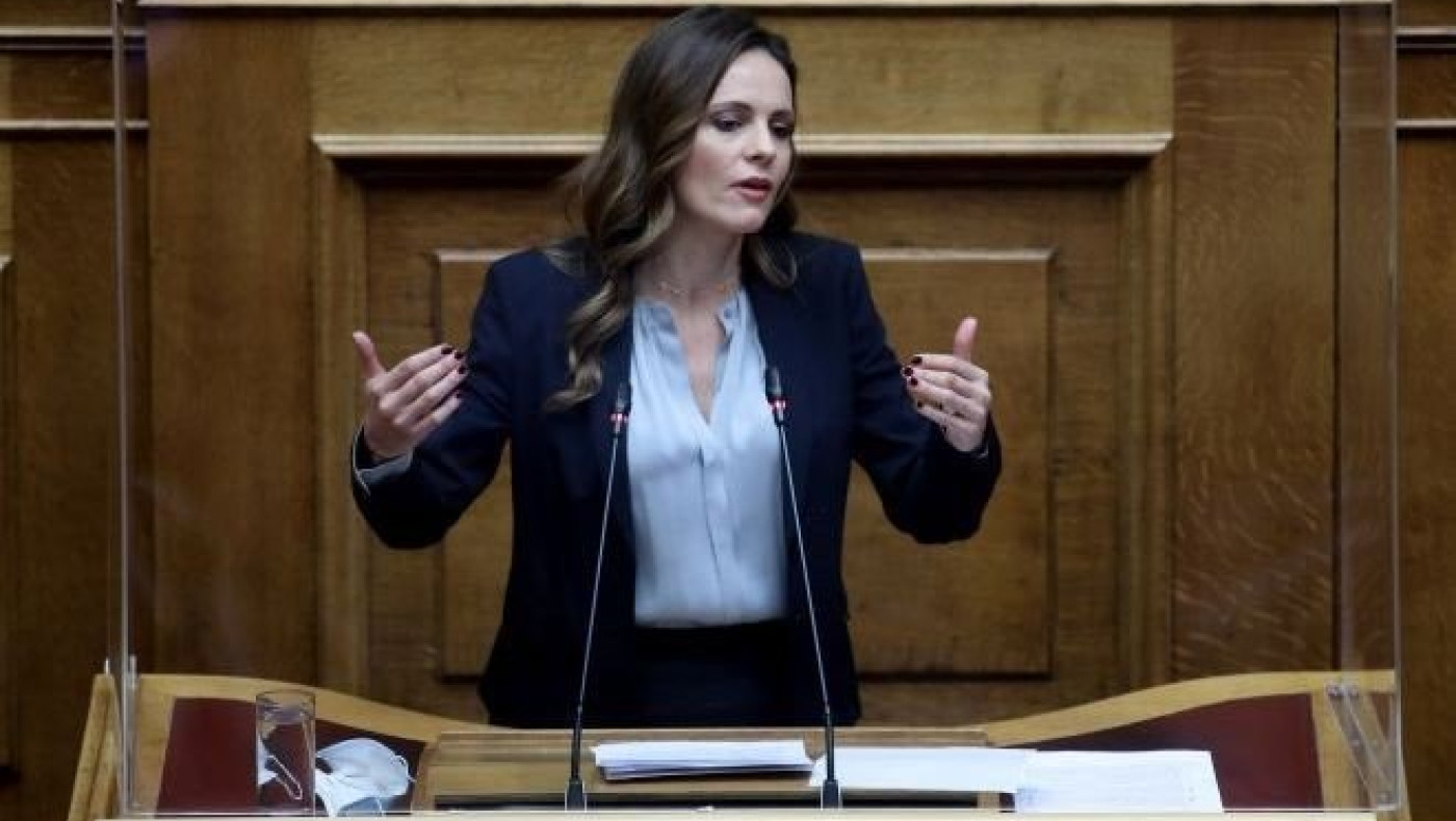 Αχτσιόγλου: «Ο κ. Μητσοτάκης ακόμα και τώρα συνεχίζει να κοροϊδεύει την κοινωνία»