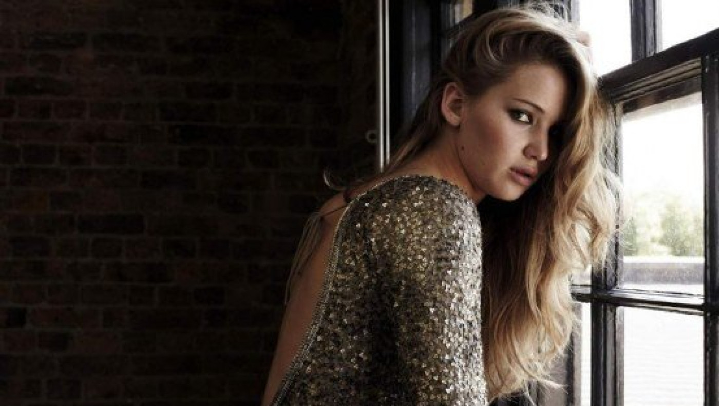 Jennifer Lawrence: Με καυτό σορτσάκι ανεβάζει και άλλο τη θερμοκρασία! (pics)