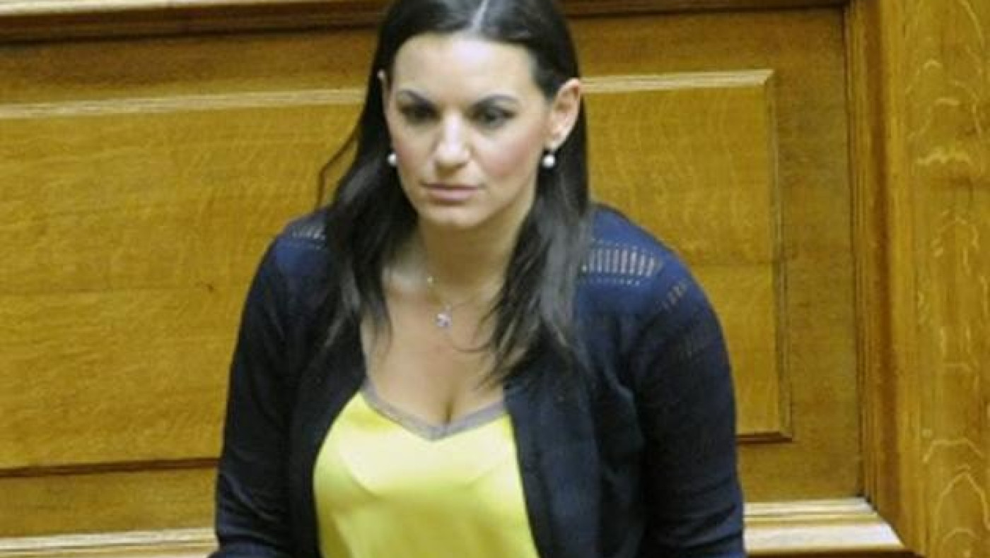 "Λύγισε" η Βουλή με το νέο σταυροπόδι της Όλγας!