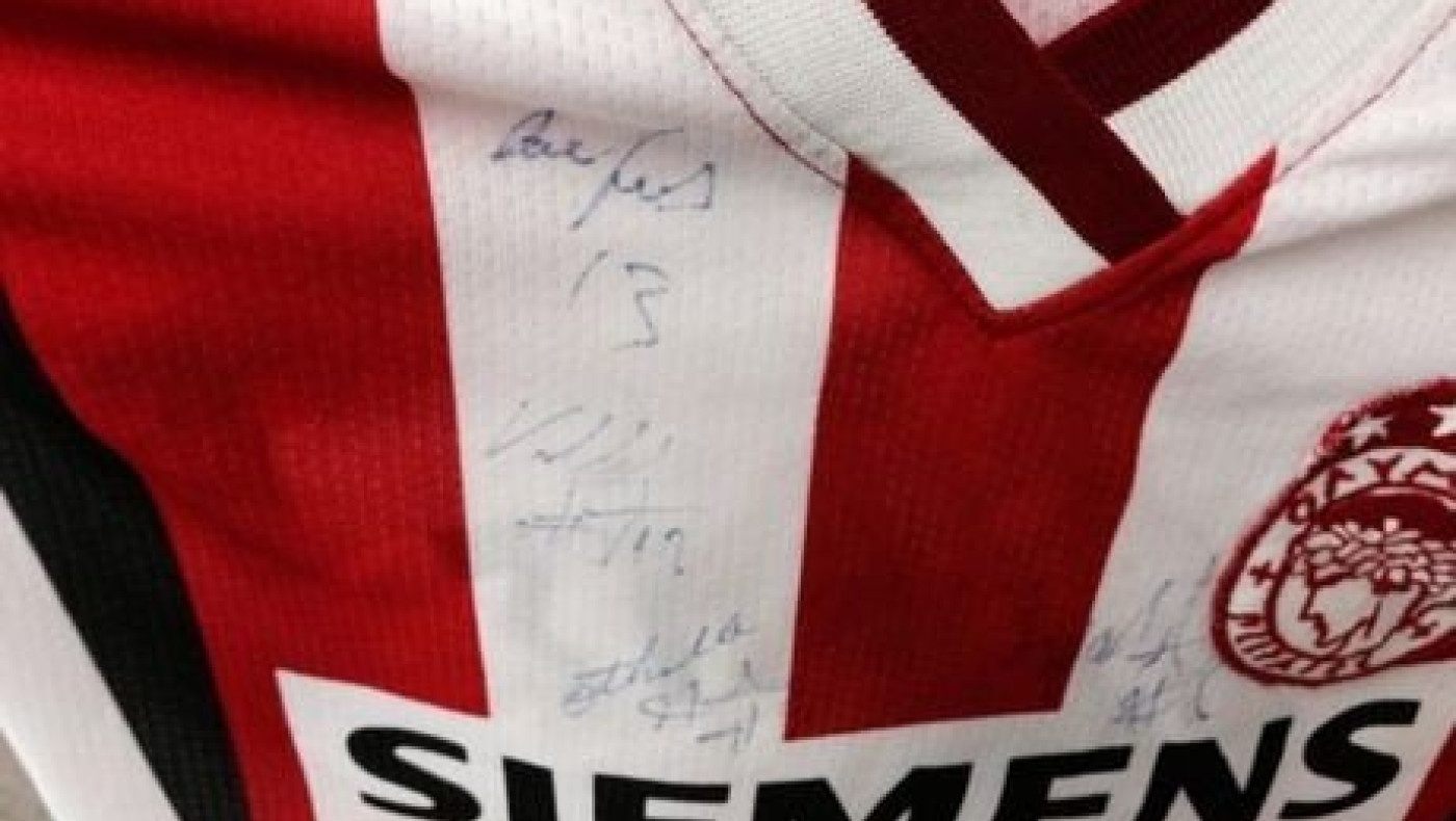 Φίλος του Ολυμπιακού ζήτησε από τον Διαμαντίδη να υπογράψει στη φανέλα του