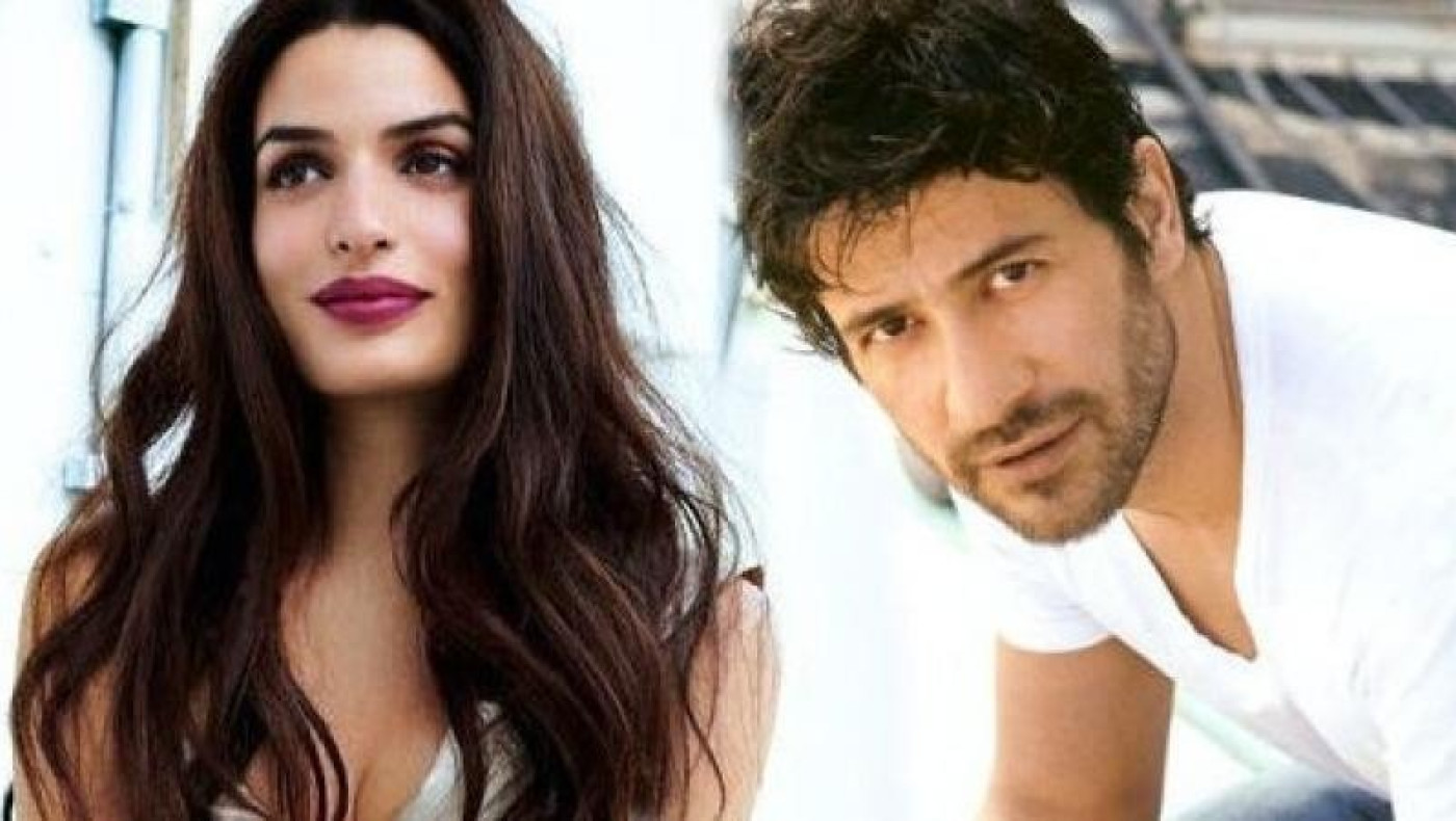 Οι τρυφερές στιγμές Γεωργούλη - Σωτηροπούλου στη Μύκονο (ΒΙΝΤΕΟ)