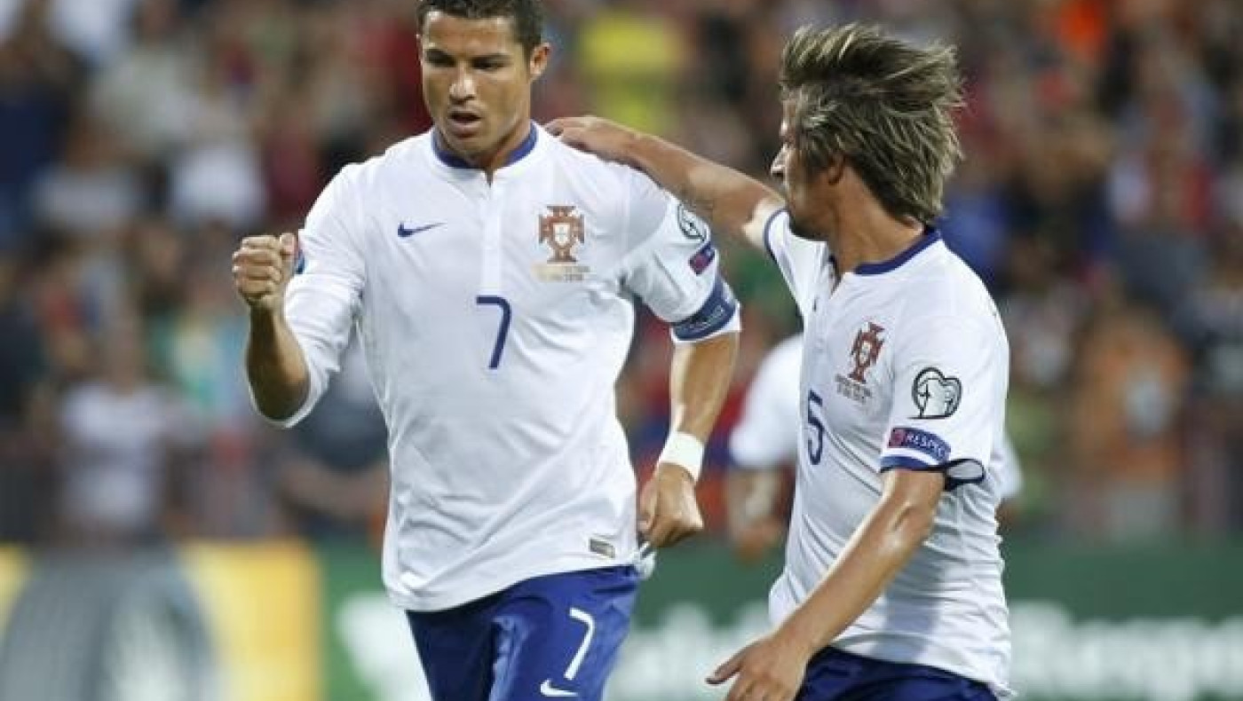 Ο Κριστιάνο κάνει... παρατήρηση στον Άλβες για τον Εθνικό ύμνο! (video)