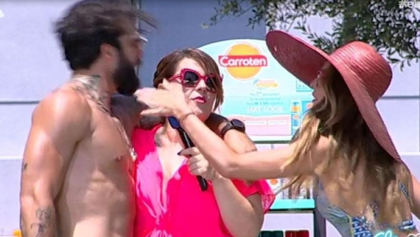 Η Αντωνία Καλλιμούκου χαστούκισε τον Αλεξάνδρου στον αέρα της εκπομπής (ΒΙΝΤΕΟ)