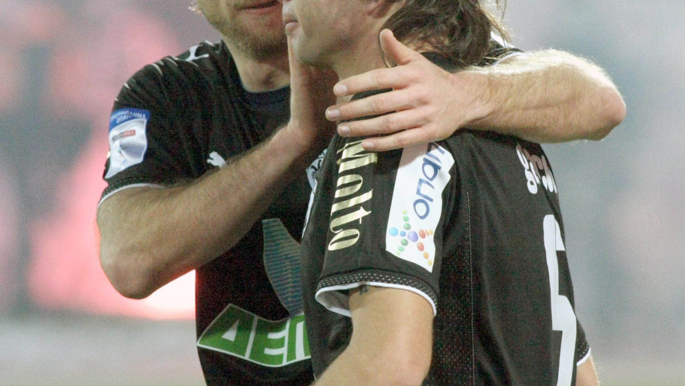 «Γκρεμίζοντας και χτίζοντας»