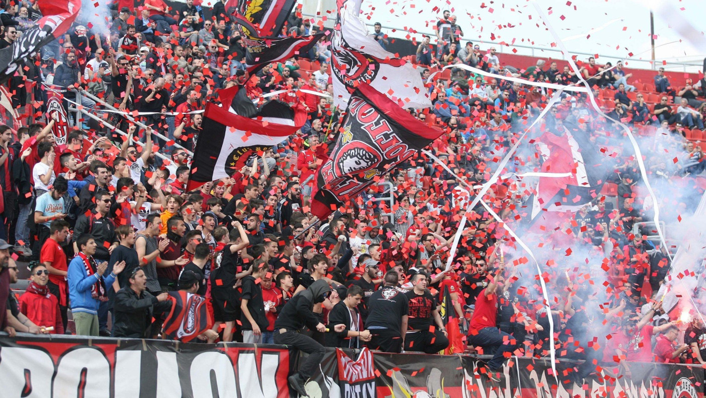 Rossoneri: «Δύο χρόνια, δύο υποβιβασμοί και θεωρείς τον εαυτό σου προπονητή;»