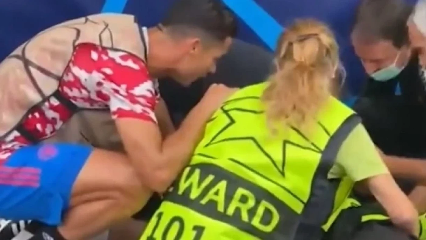 Ρονάλντο: Έδωσε και τη φανέλα του στη φρουρό που χτύπησε κατά λάθος