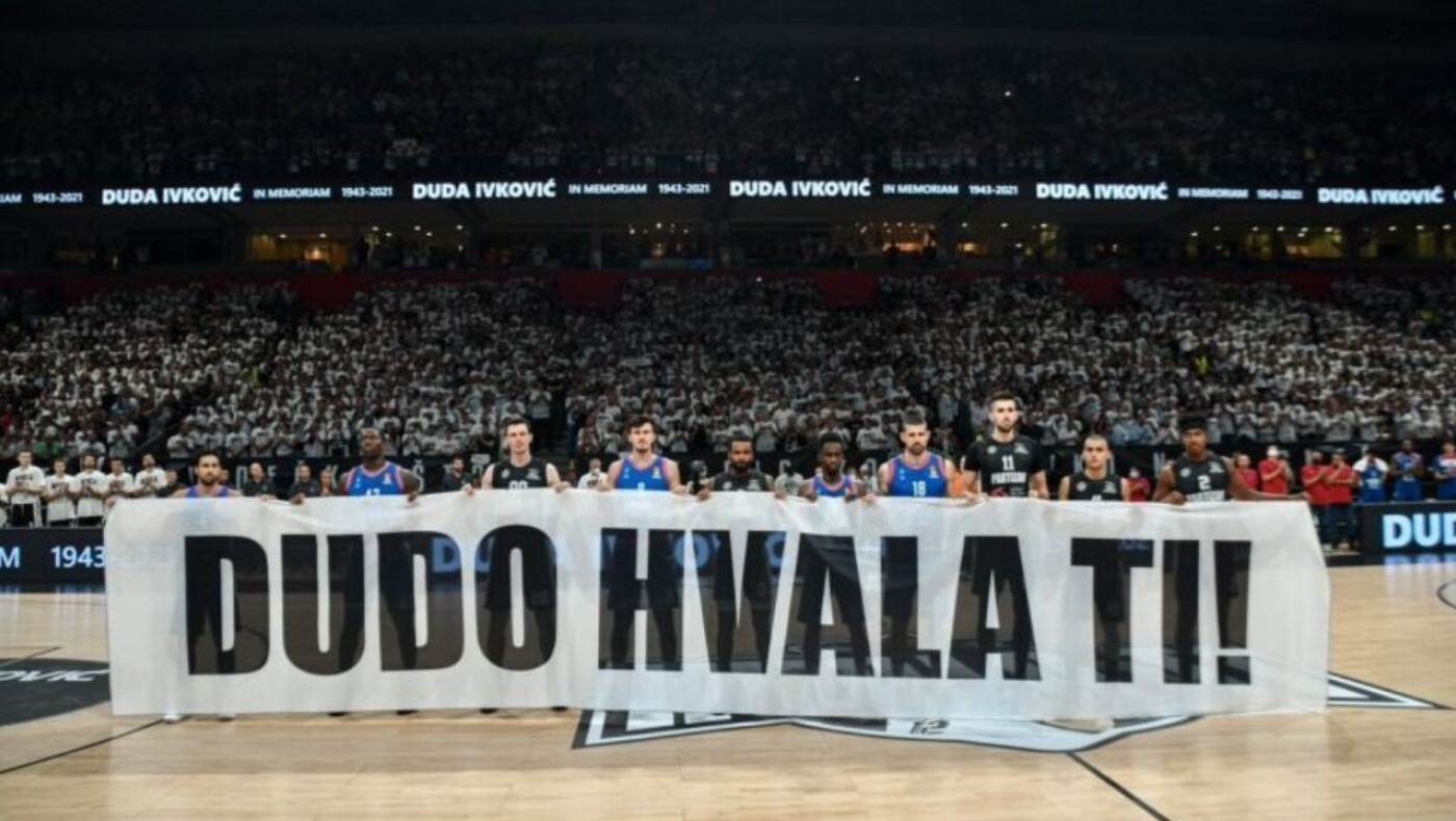 Παρτιζάν: Οι οπαδοί της πλακώθηκαν στο αποχαιρετιστήριο παιχνίδι για τον «Ντούντα»