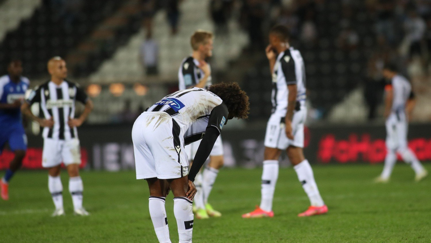 Κάτω από το χάλι… χαλί (της Τούμπας)!