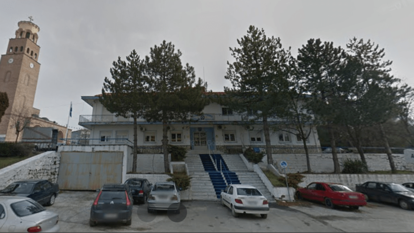 Διδυμότειχο: Τα έσπασε όλα στο Αστυνομικό Τμήμα για δύο... σκύλους