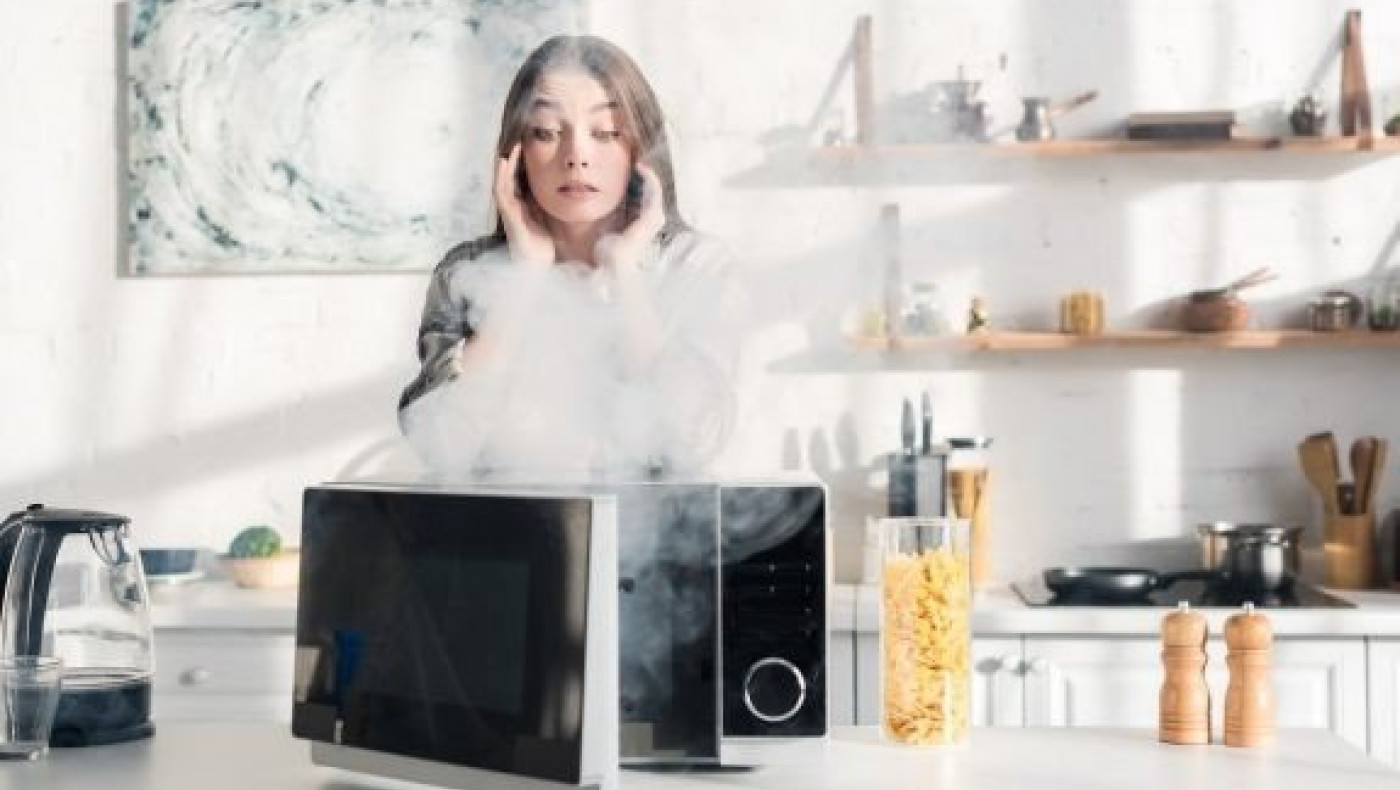 Αυτές είναι οι τροφές που δεν πρέπει να βάζετε ποτέ στον φούρνο μικροκυμάτων