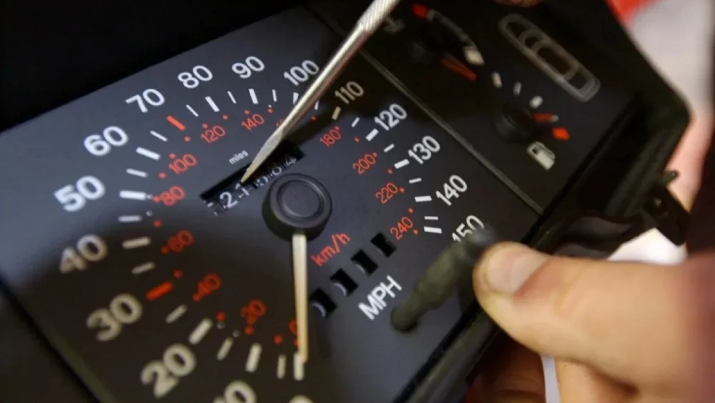 Θεσσαλονίκη: Γύρισε χιλιόμετρα σε 200 αυτοκίνητα, «καθάρισε» με πρόστιμο 20.000 ευρώ