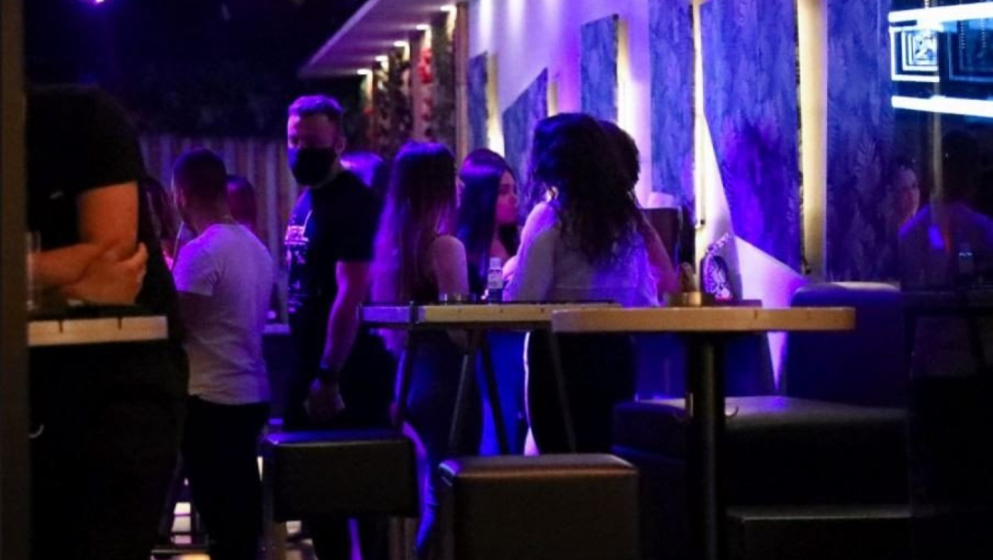 Καμπάνα 25.000 σε καφέ στην Πολίχνη που παραβίασε αναστολή λειτουργίας