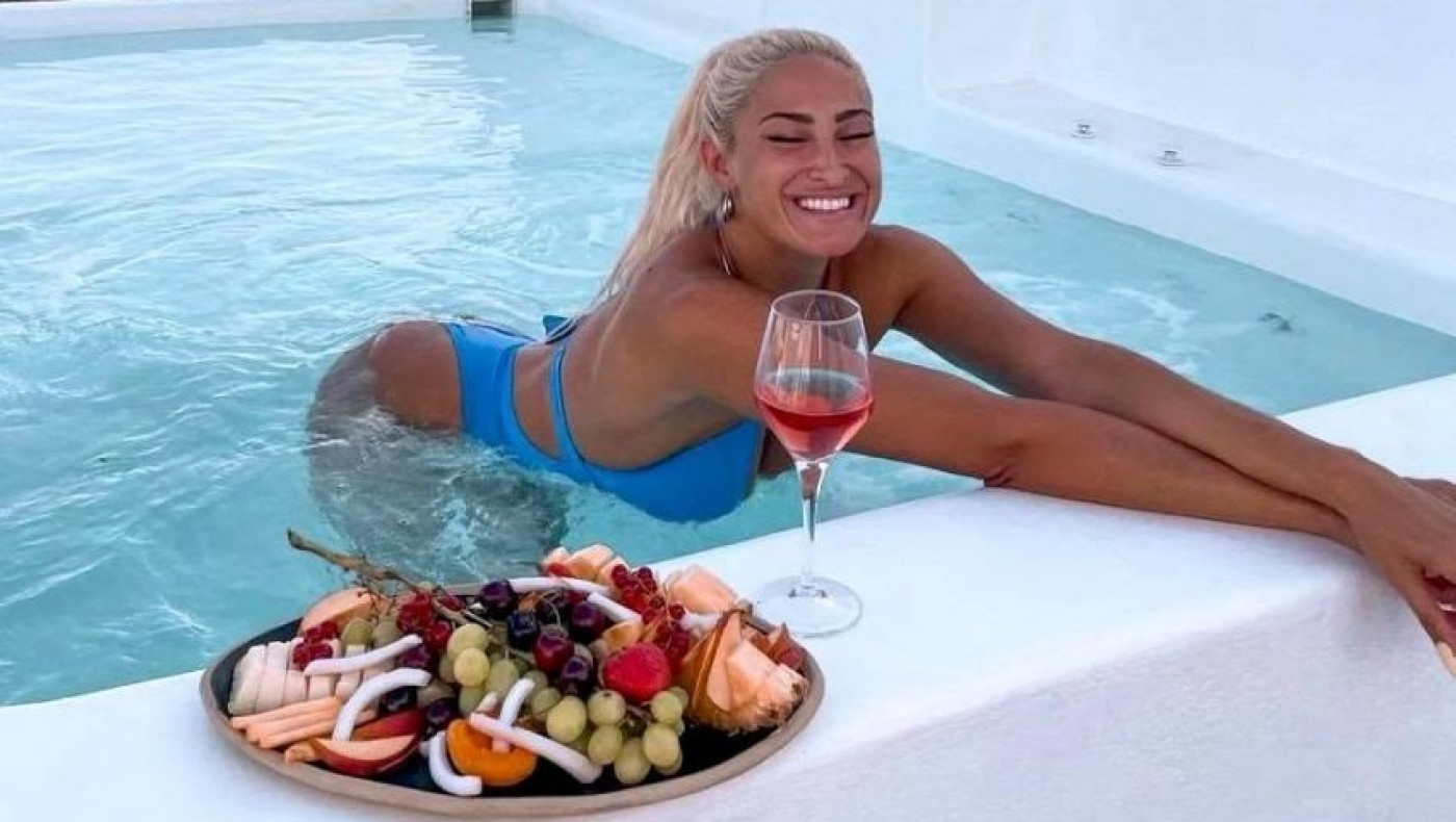 Στη δημοσιότητα ο τιμοκατάλογος της Ιωάννας Τούνη στο instagram