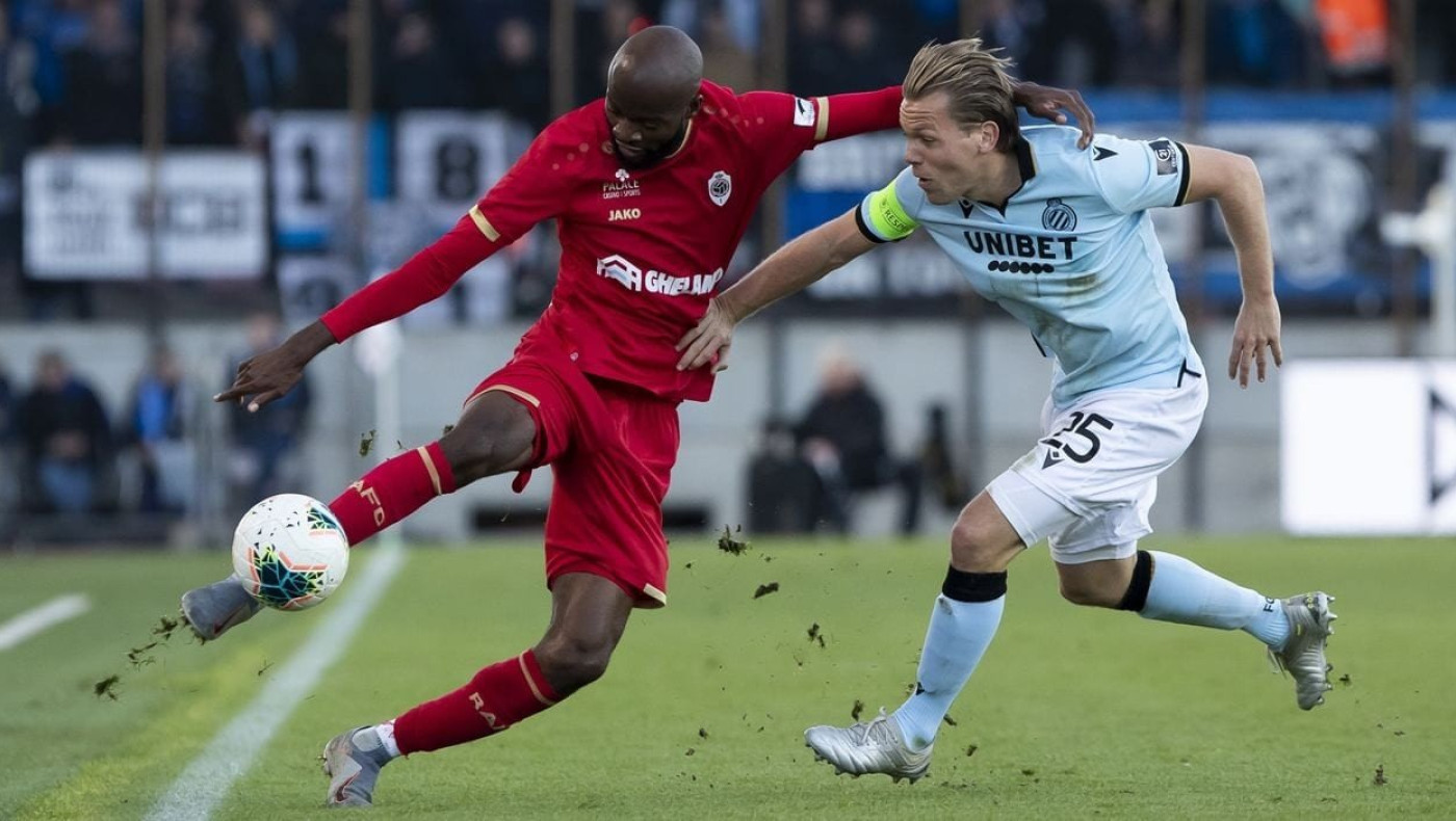 Μάντζιος: Με το... σερί των  κόρνερ της Αντβέρπ