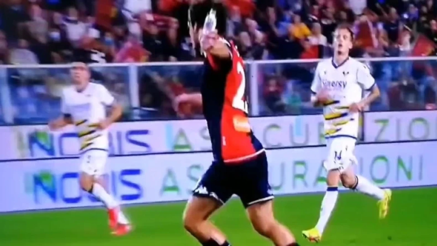 Τζένοα-Βερόνα: Σκόραρε κρατώντας... μπουκάλι ο Ντέστρο!