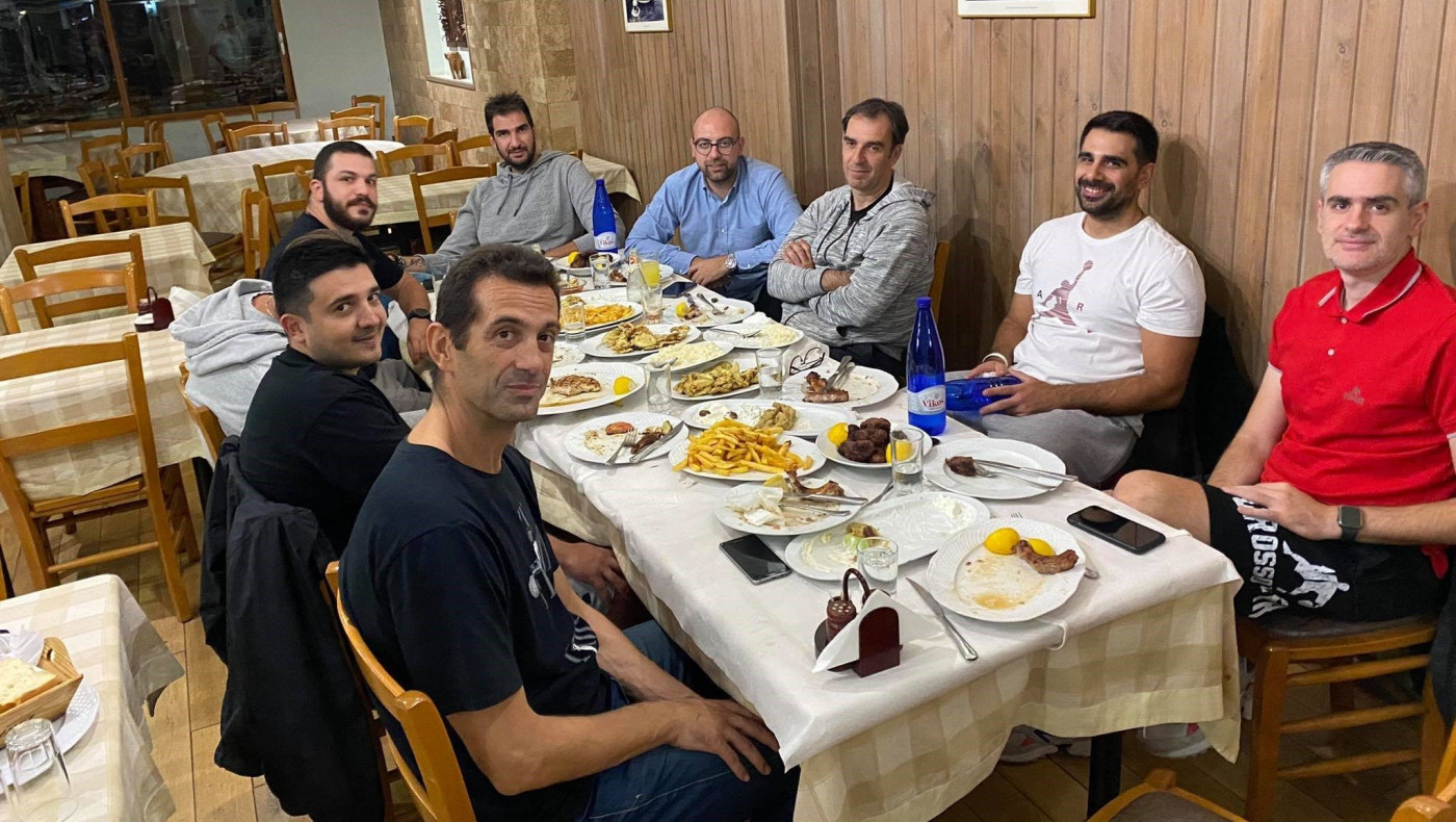 Οικογενειακό δείπνο στον Άρη πριν το πρώτο τζάμπολ